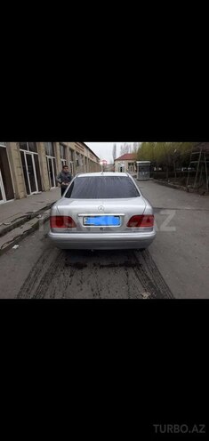 Mercedes E 200 1998, 256,312 km - 2.0 l - Bərdə