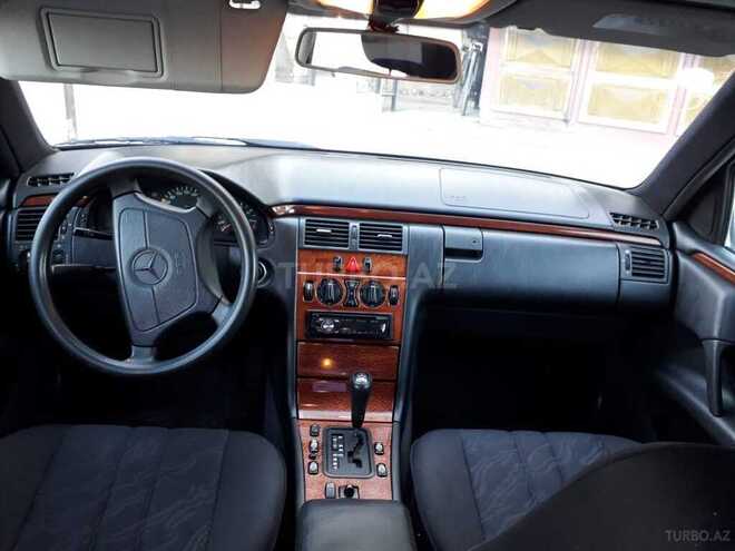 Mercedes E 200 1998, 236,589 km - 2.0 l - Bərdə