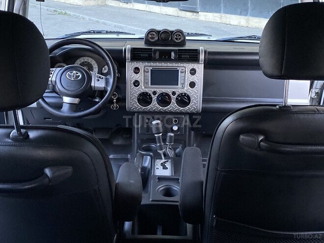 Toyota FJ Cruiser 2011, 105,000 km - 3.4 л - Bakı