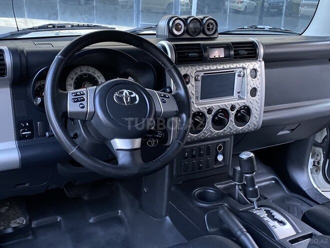 Toyota FJ Cruiser 2011, 105,000 km - 3.4 л - Bakı