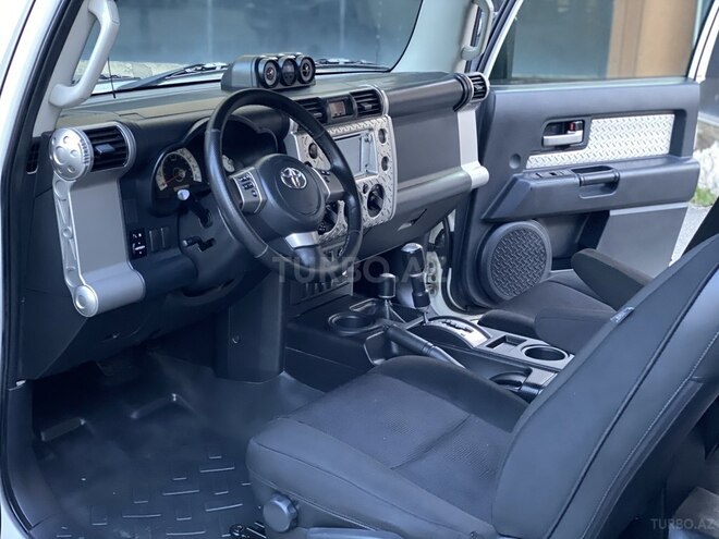 Toyota FJ Cruiser 2011, 105,000 km - 3.4 л - Bakı