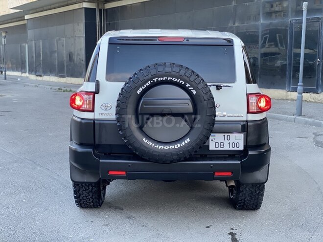 Toyota FJ Cruiser 2011, 105,000 km - 3.4 л - Bakı