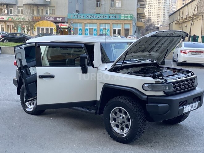 Toyota FJ Cruiser 2011, 105,000 km - 3.4 л - Bakı