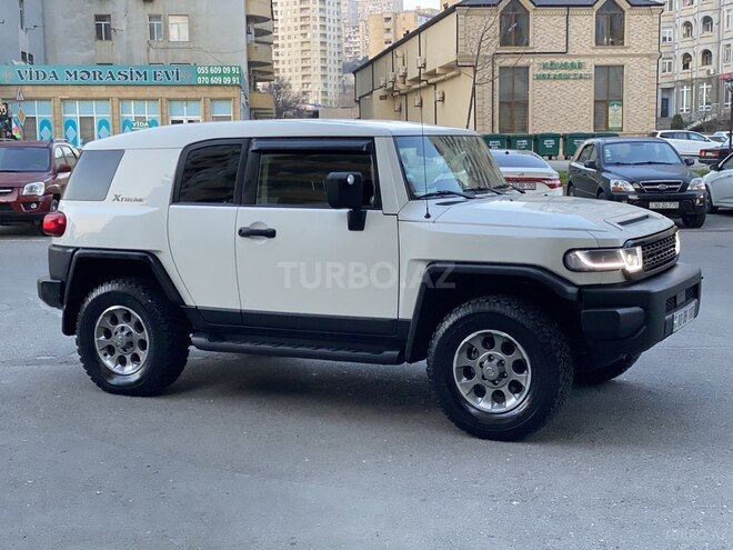 Toyota FJ Cruiser 2011, 105,000 km - 3.4 л - Bakı
