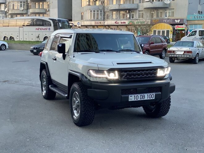 Toyota FJ Cruiser 2011, 105,000 km - 3.4 л - Bakı