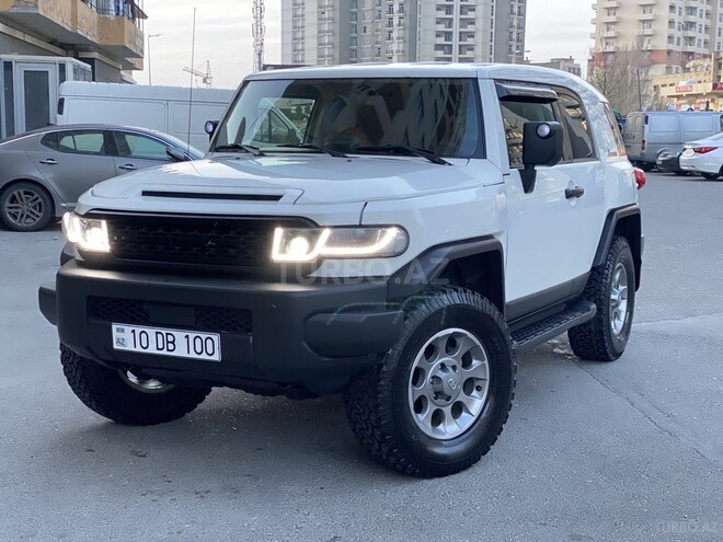 Toyota FJ Cruiser 2011, 105,000 km - 3.4 л - Bakı
