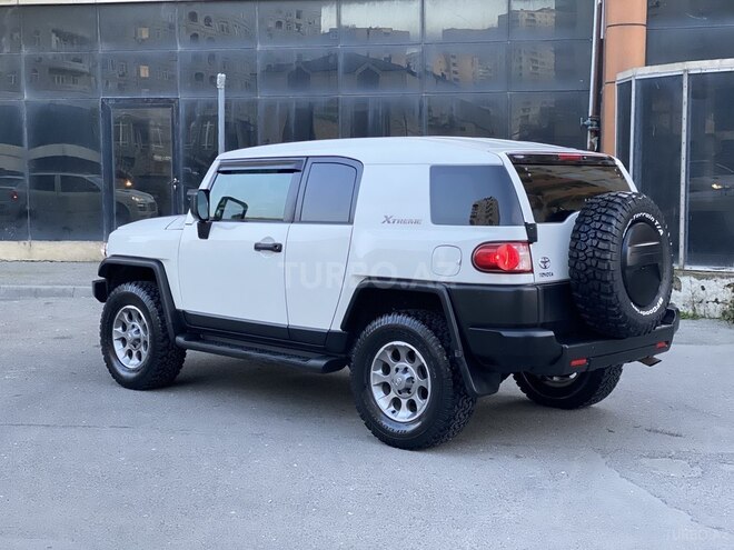 Toyota FJ Cruiser 2011, 105,000 km - 3.4 л - Bakı