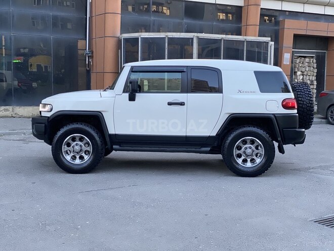 Toyota FJ Cruiser 2011, 105,000 km - 3.4 л - Bakı