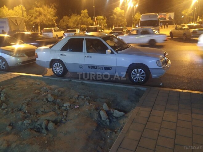 Mercedes E 230 1992, 325,424 km - 2.0 l - Bakı