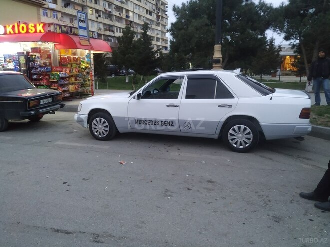 Mercedes E 230 1992, 325,424 km - 2.0 l - Bakı