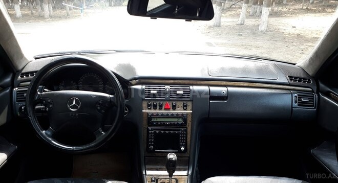 Mercedes E 320 2001, 295,632 km - 3.2 l - Xırdalan