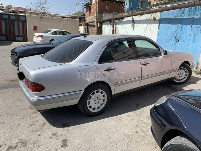 Mercedes E 240 1998, 320,000 km - 2.4 l - Bakı