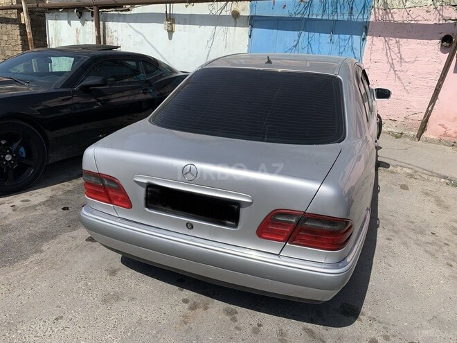 Mercedes E 240 1998, 320,000 km - 2.4 l - Bakı