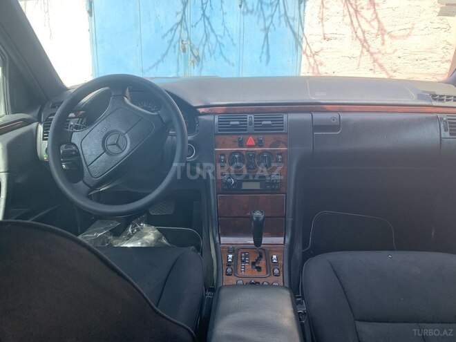 Mercedes E 240 1998, 320,000 km - 2.4 l - Bakı