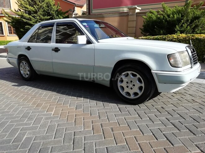 Mercedes E 200 1991, 150,000 km - 2.0 л - Bakı