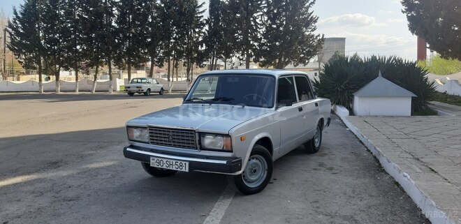 LADA (VAZ) 2107 2002, 250,000 km - 1.6 l - Salyan