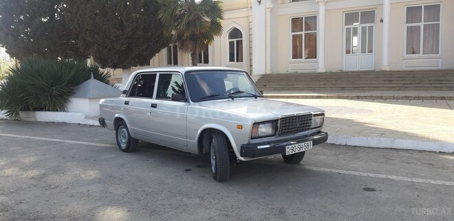 LADA (VAZ) 2107 2002, 250,000 km - 1.6 l - Salyan