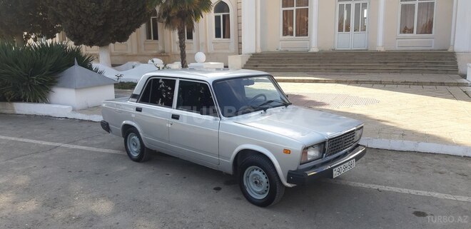 LADA (VAZ) 2107 2002, 250,000 km - 1.6 l - Salyan