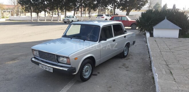 LADA (VAZ) 2107 2002, 250,000 km - 1.6 l - Salyan