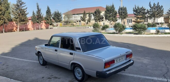 LADA (VAZ) 2107 2002, 250,000 km - 1.6 l - Salyan