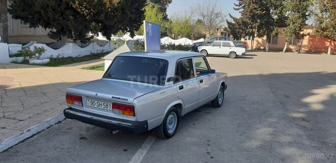 LADA (VAZ) 2107 2002, 250,000 km - 1.6 l - Salyan
