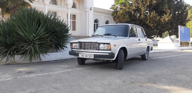 LADA (VAZ) 2107 2002, 250,000 km - 1.6 l - Salyan