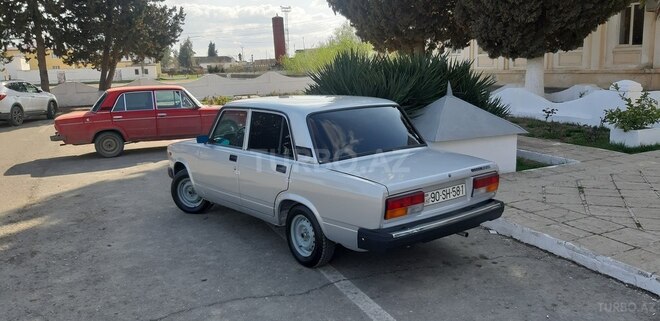LADA (VAZ) 2107 2002, 250,000 km - 1.6 l - Salyan