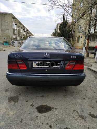 Mercedes E 220 1999, 360,000 km - 2.2 l - Sumqayıt