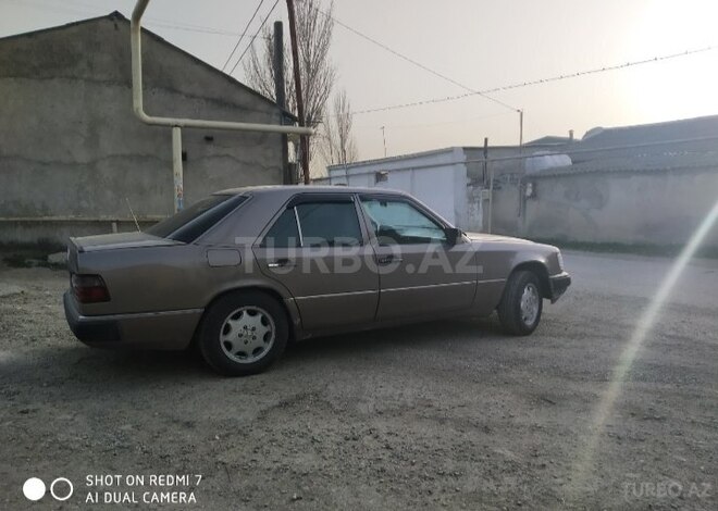 Mercedes E 260 1991, 211,321 km - 2.6 l - Bakı