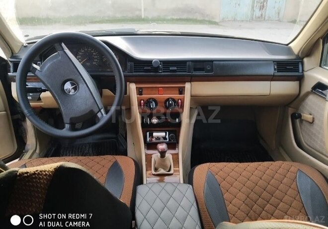 Mercedes E 260 1991, 211,321 km - 2.6 l - Bakı
