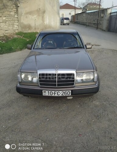 Mercedes E 260 1991, 211,321 km - 2.6 l - Bakı