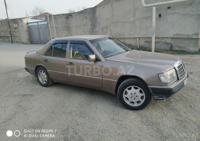 Mercedes E 260 1991, 211,321 km - 2.6 l - Bakı