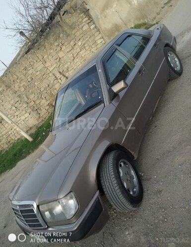 Mercedes E 260 1991, 211,321 km - 2.6 l - Bakı