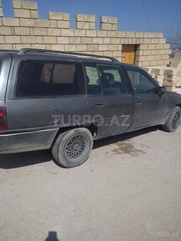 Opel Omega 1986, 230,356 km - 2.0 l - Siyəzən