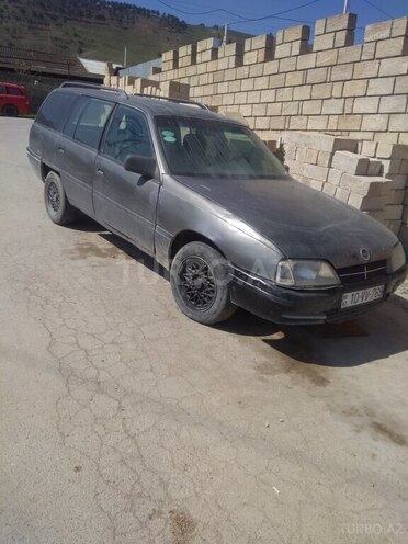 Opel Omega 1986, 230,356 km - 2.0 l - Siyəzən
