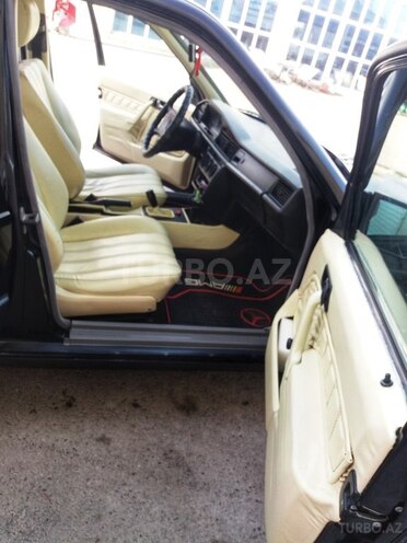 Mercedes 190 1990, 250,000 km - 1.8 л - Ucar