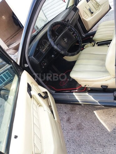 Mercedes 190 1990, 250,000 km - 1.8 л - Ucar