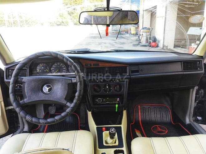 Mercedes 190 1990, 250,000 km - 1.8 л - Ucar