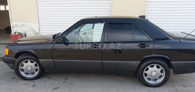 Mercedes 190 1990, 250,000 km - 1.8 л - Ucar