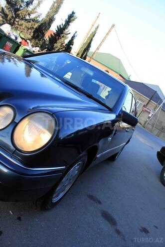 Mercedes E 240 1998, 382,600 km - 2.4 л - Bakı