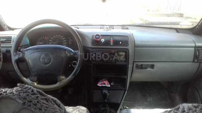 Opel Vectra 1996, 250,000 km - 1.6 l - Sumqayıt
