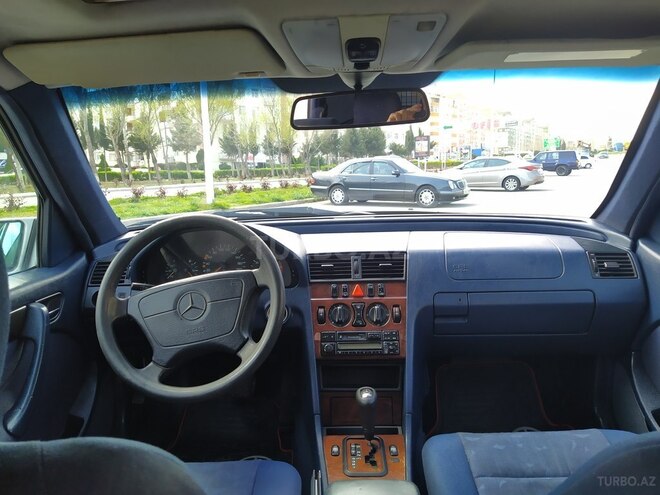 Mercedes C 220 1999, 260,000 km - 2.2 л - Xırdalan