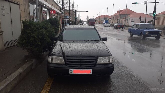Mercedes C 220 1995, 290,000 km - 2.2 l - Gəncə