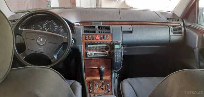 Mercedes E 200 1999, 273,000 km - 2.0 l - Bakı
