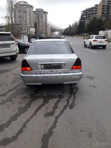 Mercedes C 220 1999, 299,160 km - 2.2 l - Bakı