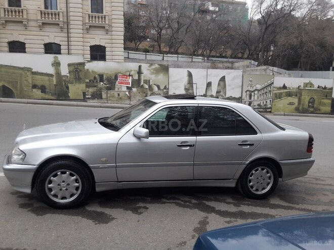 Mercedes C 220 1999, 299,160 km - 2.2 l - Bakı