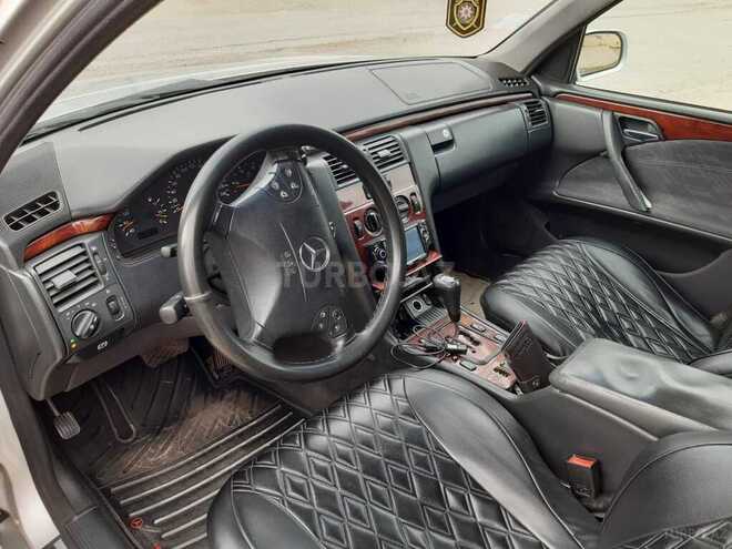 Mercedes E 220 1999, 172,435 km - 2.2 l - Bakı