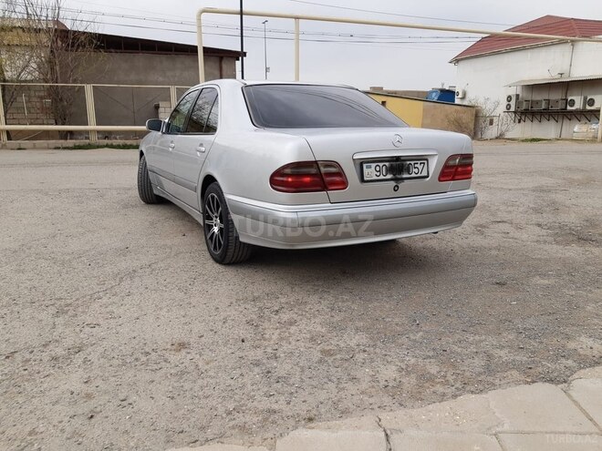 Mercedes E 220 1999, 172,435 km - 2.2 l - Bakı