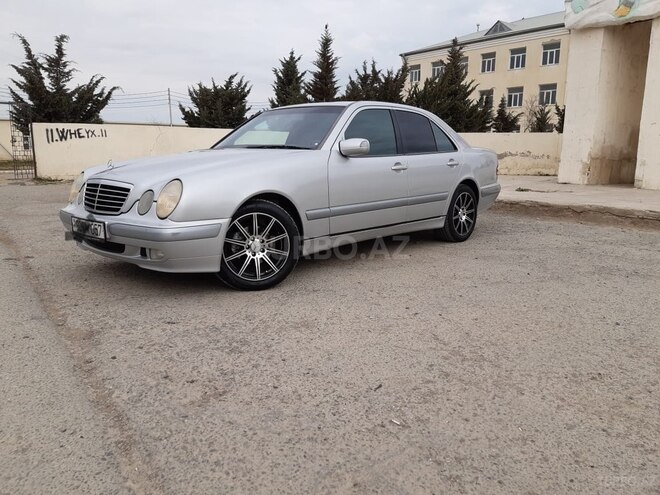 Mercedes E 220 1999, 172,435 km - 2.2 l - Bakı