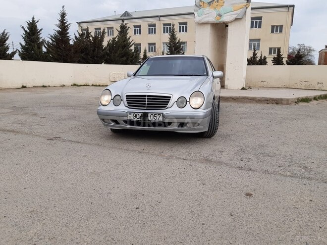 Mercedes E 220 1999, 172,435 km - 2.2 l - Bakı
